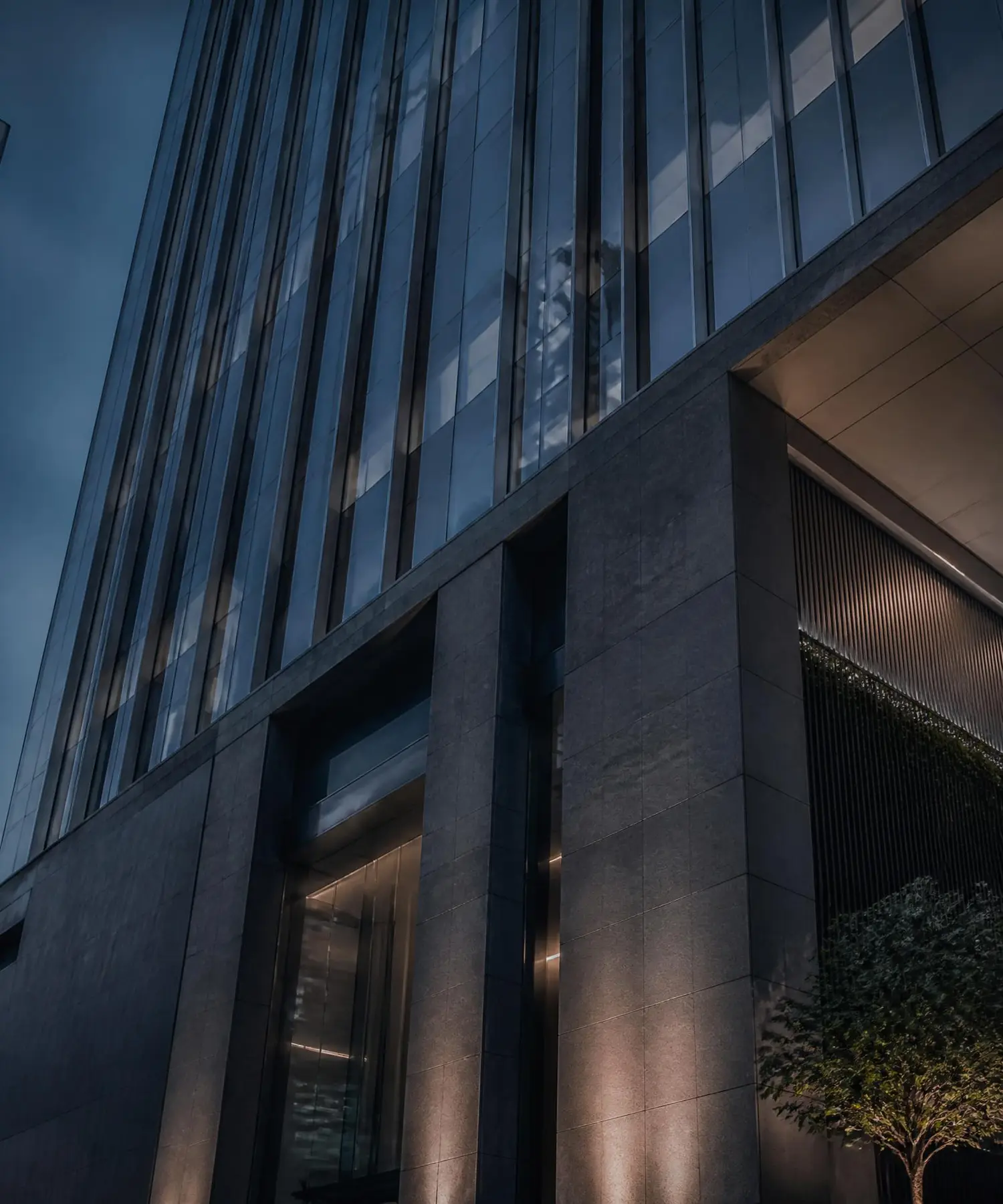 Fachada de arquitetura corporativa contemporânea em São Paulo